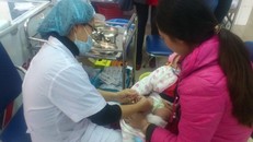 Khan hiếm vaccine dịch vụ vì những toan tính vụ lợi?