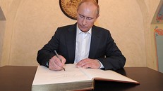 Giới chức Nga được tặng sách ‘những lời tiên tri của Putin’