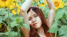 Khỏa thân để bảo vệ hoa, cô gái bị dư luận chỉ trích