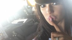 Phi công mất việc vì thác loạn với sao khiêu dâm trong buồng lái