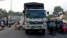 Bình Dương: Xe ô tô cán 2 vợ chồng thương vong