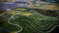 Thích thú khám phá ngọn đồi 'thiếu nữ khỏa thân' ở Anh