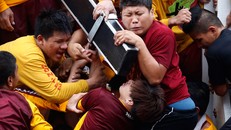 Hàng trăm người Philippines bị thương trong lễ hội chân trần