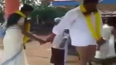 Hi hữu chú rể bị ‘tụt váy’ ngay tại đám cưới [VIDEO]