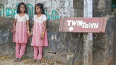 Lạ lùng ngôi làng có hơn 100 cặp sinh đôi