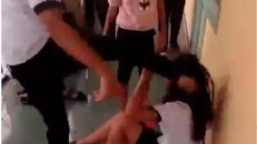 Nữ sinh lớp 7 đánh bạn: Trách nhiệm thuộc về người lớn