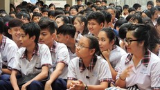 Học trò ngoan ‘biến hóa’ trên mạng xã hội