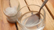 Nguy hại 'chết người' khi rửa vùng kín bằng nước muối