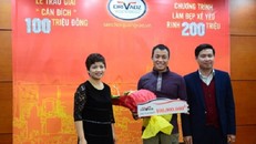 Hà Nội: Bất ngờ trúng 100 triệu đồng nhờ ngày sinh nhật con gái