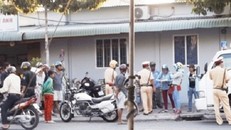 Vĩnh Long: Hỗn loạn cảnh người vi phạm giao thông 'đòi'… lại xe máy