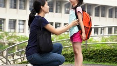  Bố mẹ vô tình dạy con thành người bất hạnh