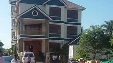 Dấu vết nghi vấn vụ vợ chồng doanh nhân bị cắt cổ trong biệt thự