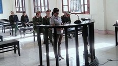 Nữ quái giấu ma túy vào 'vùng kín' bị bắt tại trận