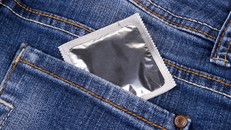 Chiếc túi nhỏ trên quần bò có phải để đựng bao cao su?