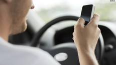 Mải xem phim 'nóng', tài xế bị lật xe chết tại chỗ