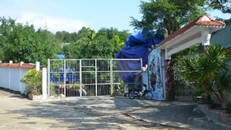 Hết hạn tháo dỡ, biệt phủ đại gia vẫn chình ình