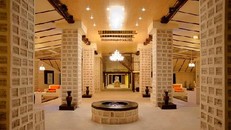 Choáng với khách sạn tuyệt đẹp làm từ 10.500 tấn muối