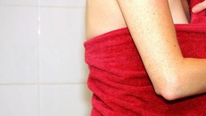 Hiểm họa khôn lường từ khăn tắm bẩn