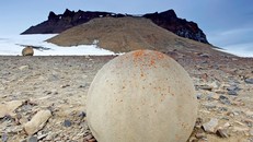 Hòn đảo huyền bí toàn bóng đá chưa lời giải đáp