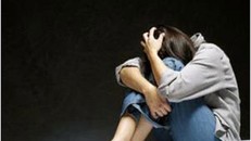 Đính hôn rồi có thai, chồng bỏ, nhà chồng quyết không cho cưới