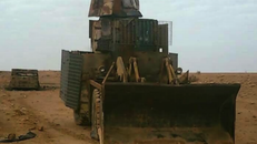 IS đánh bom tự sát bằng xe ủi