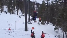 Giải cứu 65 du khách bị mắc kẹt trên cáp cao suốt 2 tiếng