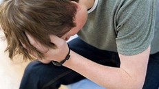 Trai tân mắc bệnh xã hội vì ham 'lái máy bay'