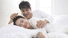 Được chồng đều đặn ‘chiều’ mỗi đêm vợ trở nên xinh đẹp lạ thường