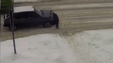 Cậu bé bị ô tô đâm may mắn thỏa khỏi 'lưỡi hái tử thần'