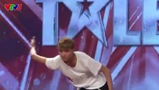 Got Talent 'kinh hoàng' với màn 'bẻ xương' trên sân khấu