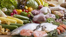 Mách bạn cách lựa chọn thực phẩm an toàn tránh ngộ độc ngày tết