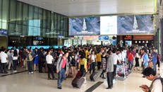 Mới mùng 4 Tết, người dân đã ùn ùn trở lại thành phố 