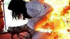 Chồng tưới xăng đốt chết vợ vì xích mích trong ngày Tết