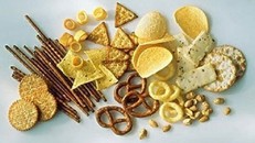 Cho trẻ ăn bim bim mỗi ngày là mẹ đang hại con