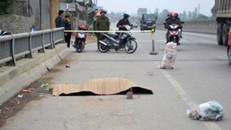 Người đàn ông tử vong bất thường giữa Quốc lộ