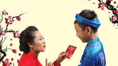 Dạy con cách nhận tiền lì xì ngày Tết