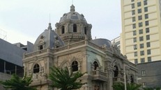 Cận cảnh biệt thự của đại gia 'nữ hoàng chuối' bỏ hoang bên sông