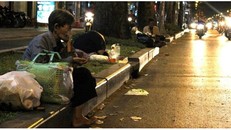 Ăn xin kiếm rất nhiều tiền, buộc họ chuyển 'nghề' được không?
