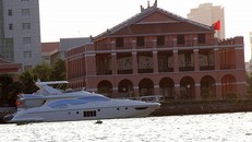 Mục sở thị du thuyền 4 triệu USD của nhà chồng Hà Tăng