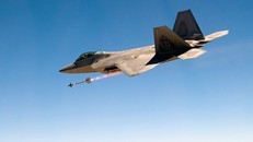 Mỹ 'đốt tiền' đưa F-22 thử lửa ở Syria dù không cần thiết