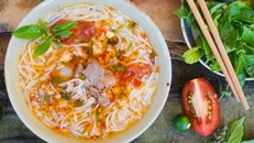 Bún riêu Cái Răng lọt top món ăn ngon phải thử một lần trong đời