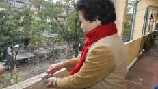 Sống trong sợ hãi dưới chung cư nghiêng dọa sập ở Thủ đô