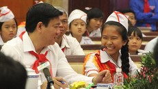 Bí thư Thành ủy Đinh La Thăng mong làm bạn với học sinh