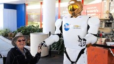 Cụ bà 90 tuổi bỏ điều trị ung thư để du lịch thế giới