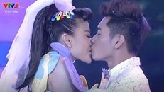 Vắng Hà Hồ, Maya 'táo bạo' hôn Quang Đăng trên sân khấu The Remix