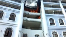 Cháy khách sạn lớn nhất Đà Lạt, hàng nghìn công nhân hoảng loạn