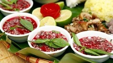 Ăn tiết canh ngày tết và những cái chết được báo trước