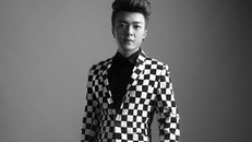 Khánh Hoàng 'tố' Tùng Dương đang hạ thấp nghệ sĩ trẻ hát Bolero