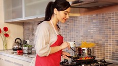 9 thói quen trong nấu ăn khiến bạn đang ‘đầu độc’ cả gia đình