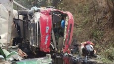 Xe bồn đâm xe khách: 3 người chết cháy, 25 người bị thương